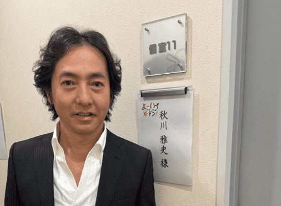 秋川雅史の奥さんはピアノ講師！馴れ初めや写真は？子供や自宅の画像も！