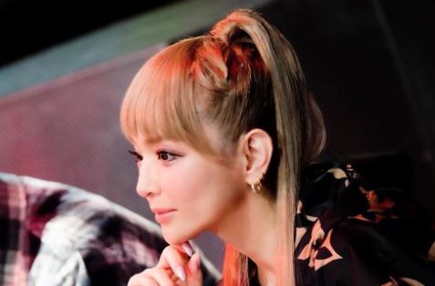 浜崎あゆみの父親の正体と生い立ちを解説！母親や子供の現在についても