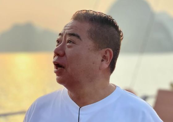 出川哲朗の妻は元レースクイーン！馴れ初めや子供がいない理由も徹底解説