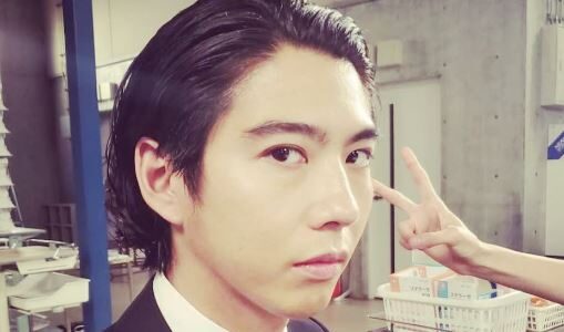 賀来賢人の英語はなぜ上手い？幼少期からの勉強法と評判まとめ