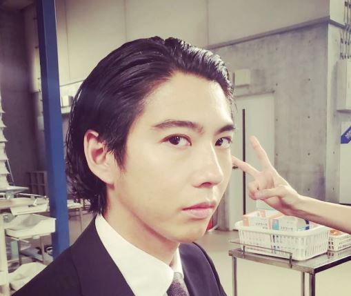 賀来賢人の英語はなぜ上手い？幼少期からの勉強法と評判まとめ