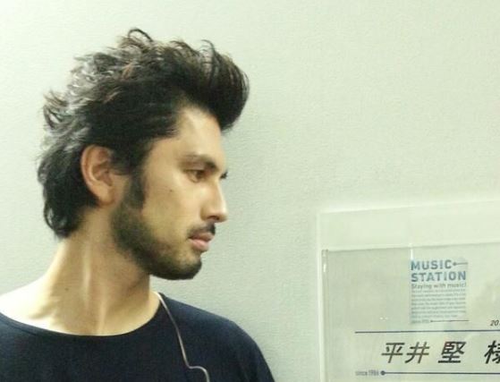 平井堅の母が亡くなった理由とは？現在の姿と噂の真相を解説