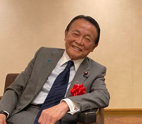 麻生太郎を最近見ない理由は？副総裁退任と現在の影響力を解説