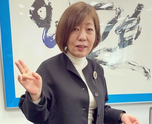 林真理子の夫の東郷順はどんな人？学歴や会社・結婚生活を解説