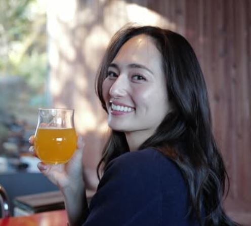 山賀琴子の実家は金持ち？父が医者の噂と豪邸エピソードを徹底検証