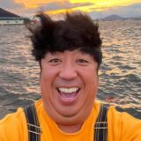 日村勇紀の年収はいくら？CMや番組出演の具体的な収入源を解析