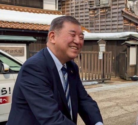 石破茂の娘はアイドル？学歴から紐解く現在の職業を深掘り