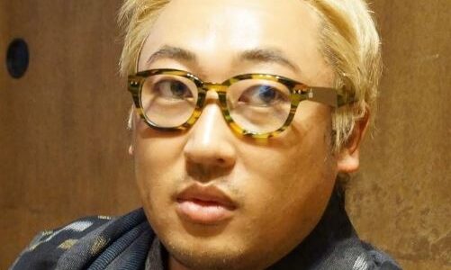 秋山竜次の嫁は誰？しょうこ説や馴れ初め・子供2人との現在を解説