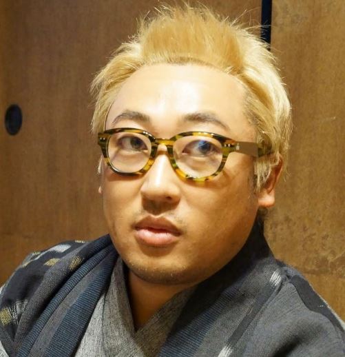 秋山竜次の嫁は誰？しょうこ説や馴れ初め・子供2人との現在を解説