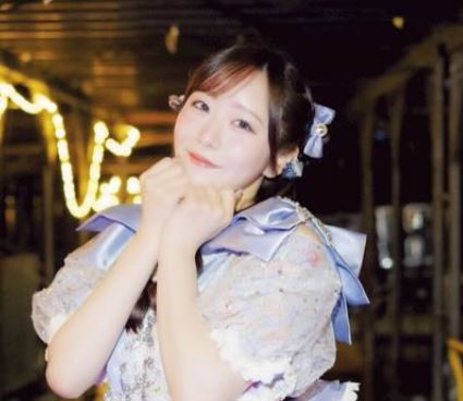 真中まなの本名は何？芸名との違いやマナフィーの由来を解説