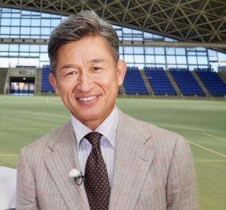 三浦知良の年収はいくら？生涯年俸と資産の全貌を徹底解説
