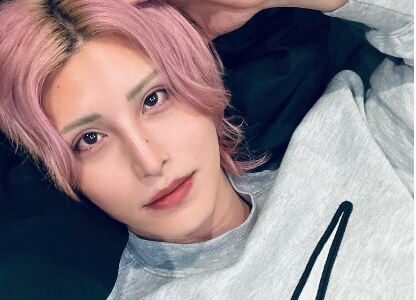 ローランドの本名は松尾風雅？東城誠からROLANDに改名した理由を解説