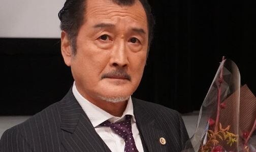 吉田鋼太郎の妻歴代4人まとめ｜元妻との離婚理由や現在の22歳年下妻も解説