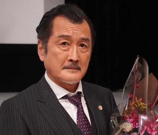 吉田鋼太郎の妻歴代4人まとめ｜元妻との離婚理由や現在の22歳年下妻も解説